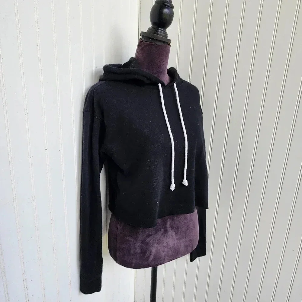 Wild Fable Women’s Cropped Hoodie Sweatshirt Black Ebony Pullover Sz S - Picture 2 of 10